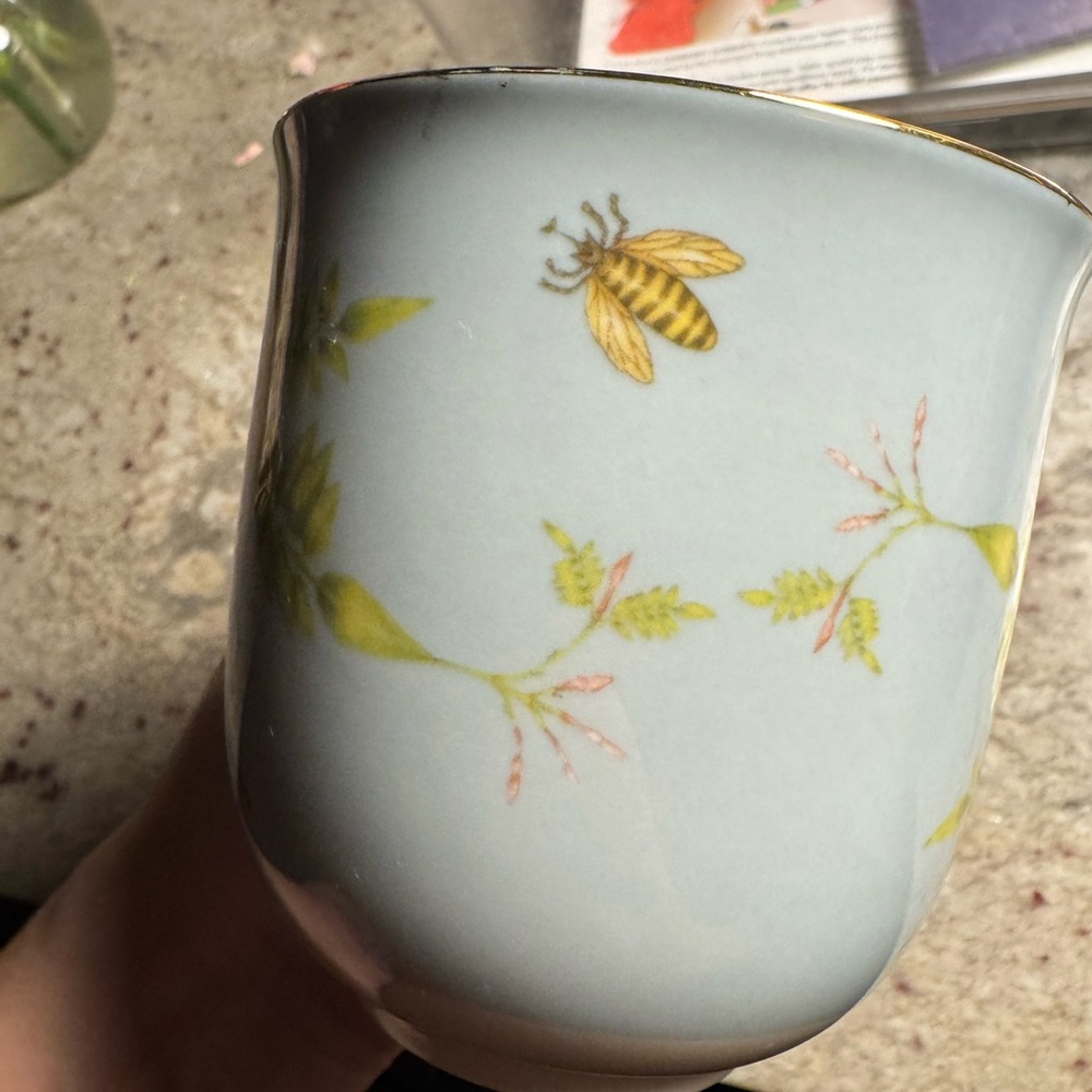 Anthropologie Lou Rita Nature Table “J” Mug with Gold Handle - Picture 3 of 7